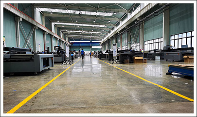 探索先進廣告設(shè)備 深圳金谷田工廠UV平板打印機考察紀實